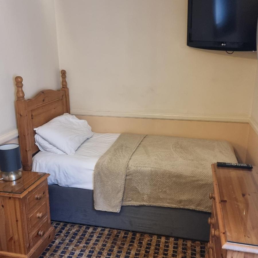 The Royal Oak 2*