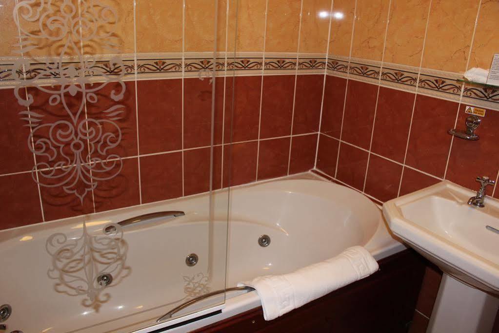 The Royal Oak Hotel 2*
